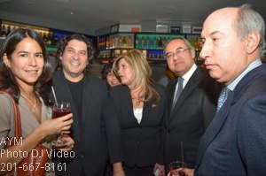 El Cónsul del Perú en Nueva York, Fortunato Quesada, compartiendo con Gastón Acurio y otros invitados.