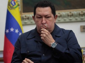 CHAVEZ CON LA CRUZ