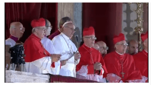 El Papa Francisco pidió al pueblo que orara por él y luego rezó el Padrenuestro.
