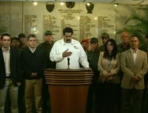 Imagen tomada del vídeo de VTV del momento en que el vicepresidente de Venezuela, Nicolás Maduro, anunció en cadena nacional el fallecimiento del presidente Hugo Chávez, víctima del cáncer que le aquejaba, este 5 de marzo de 2013. REUTERS