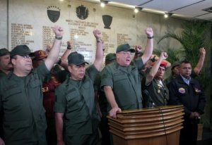 El jefe del comando estratégico operacional de las Fuerzas Armadas de Venezuela, mayor general Wilmer Barrientos, aseguró este martes que hay "plena normalidad" en el país, pese al fallecimiento del presidente Hugo Chávez en Caracas tras luchar contra un cáncer desde 2011. (AFP)
