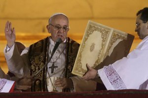 La primera bendición papal de Francisco luego del anuncio oficial el miércoles.