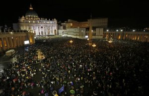 La Plaza San Pedro del Vaticano al anunciarse la elección de nuevo Papa.