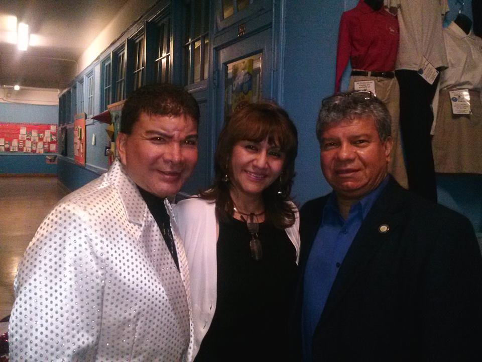 El cantante peruano, José Luis Salazar, junto a la presidenta de PCANJ, Ana Placencia, y el periodista de El Diario La Prensa de Nueva York, Manuel Avendaño