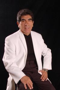 El popular y multifacético Dante Aquije realizará este sábado 19 de abril una presentación de gala para celebrar sus 35 años de vida artística en los Estados Unidos. La actividad se cumplirá en el restaurante 'Estrellita del Sur' de Paterson. Felicidades.