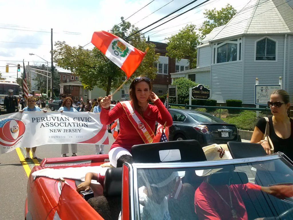 Nilda Rosario, presentadora del segmento del Tiempo en Noticias 41 Univision, fue la Madrina Internacional del Desfile Peruano de Kearny.