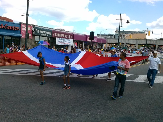 LA BANDERA DOMINICANA FUE PASEADA CON ORGULLO POR LAS CALLES DE PATERSON