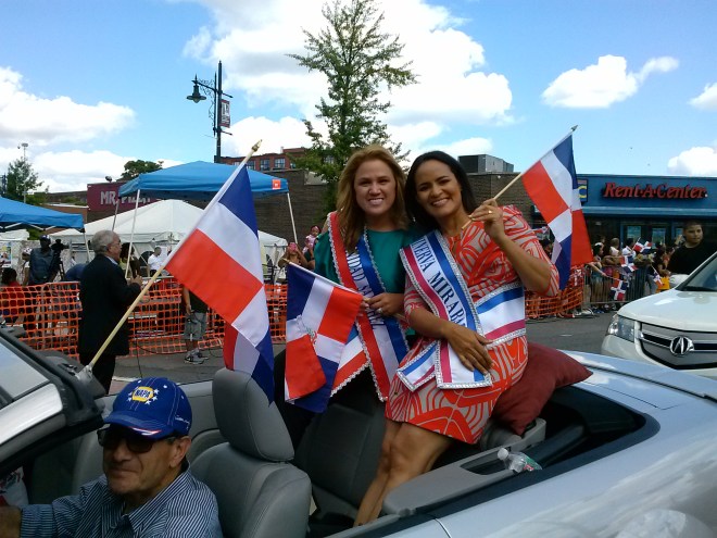 MERIJOEL DURAN Y ESPERANZA ZEBALLOS EN EL DESFILE DOMINICANO DE PATERSON