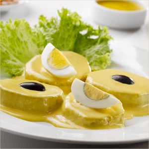 La deliciosa Papa a la Huancaina es preparada con Aji Amarillo.
