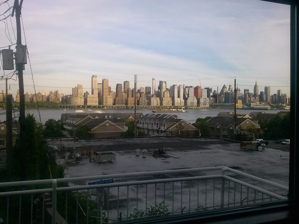 Una espectacular vista de Manhattan a través del “Marinero Grill” de West New York, escenario de la exitosa actividad.