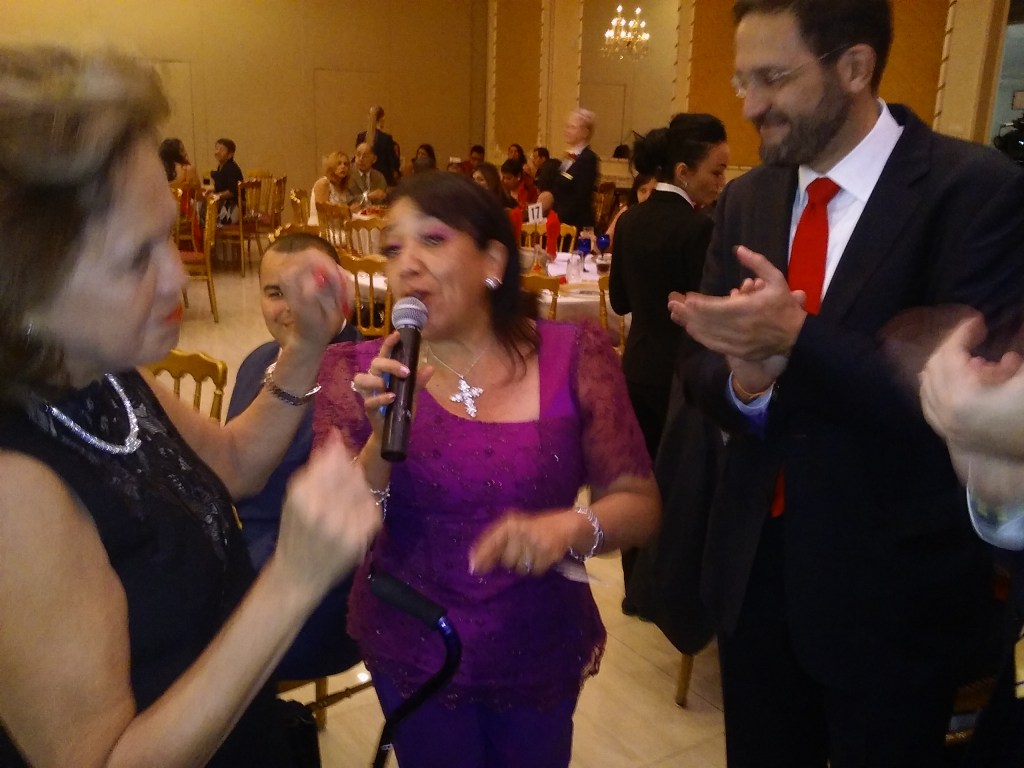 La Cónsul del Perú en Nueva York, María Teresa Merino de Hart, presente durante la Fiesta de Gala del Desfile Peruano de Nueva York. 