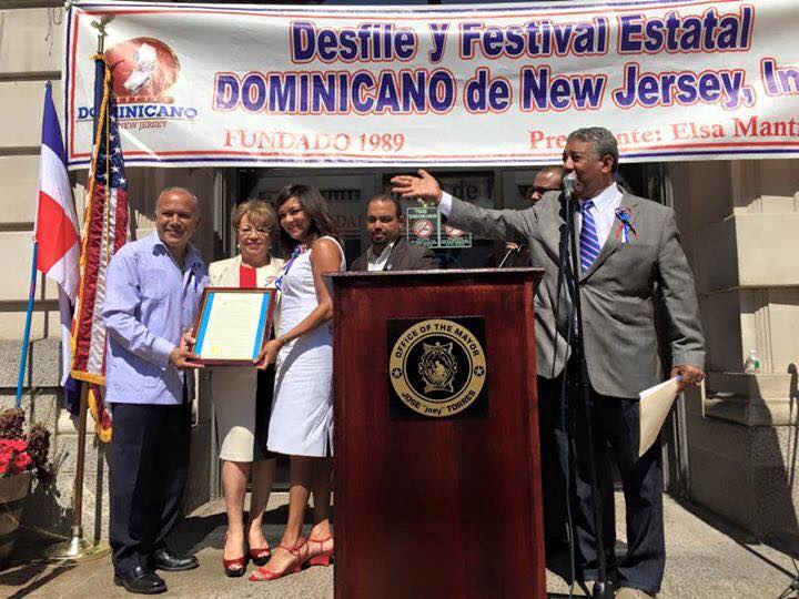 El izamiento de la bandera dominicana se realizó el sábado 5 de septiembre en el City Hall de Paterson, con la asistencia del Alcalde de la Ciudad, José