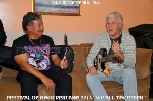 Carlos Guerrero, director de We All Together, entrevistado por el periodista peruano Manuel E. Avendano. FOTO: SAID CHAVARRY