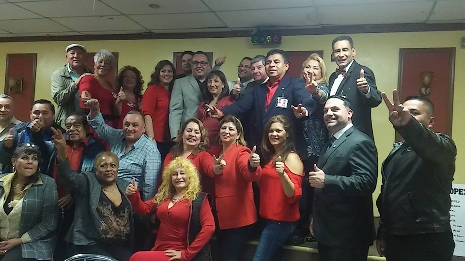 MARIO LOPEZ CON SIMPATIZANTES LUEGO DEL TRIUNFO