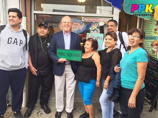 PPK CON LETRERO DE PERU SQUARE