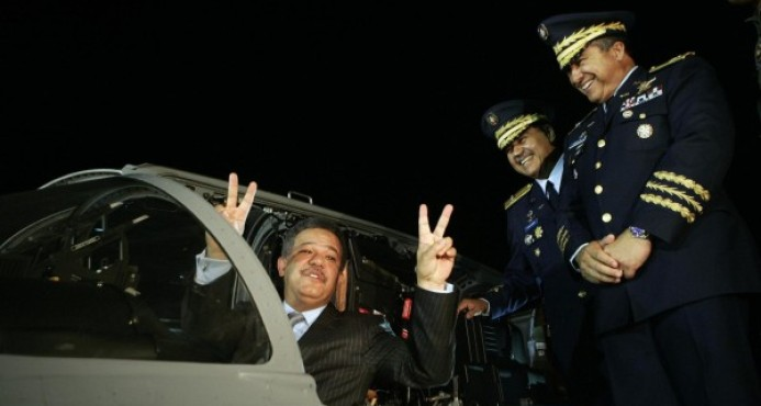 100516-leonel-fernandez-tucanos