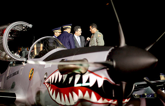 100516-leonel-fernandez-tucanos2