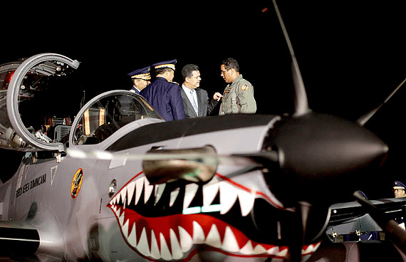 100516-leonel-fernandez-tucanos2