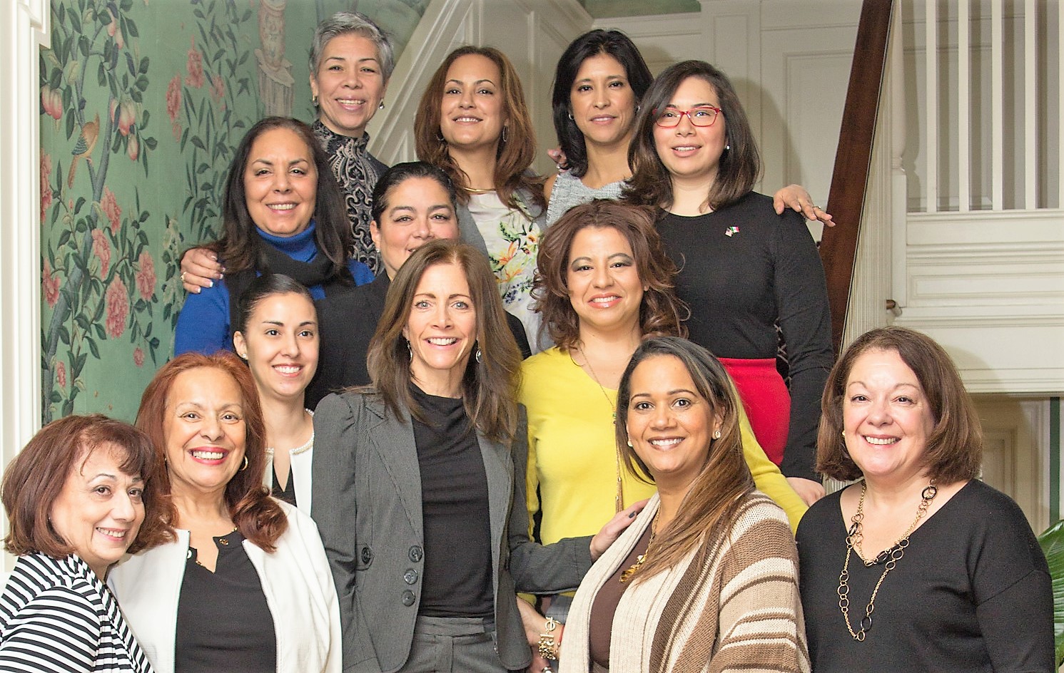 foto-tammy-murphy-y-mujeres-latinas-reunidas-en-red-bank-nj-1