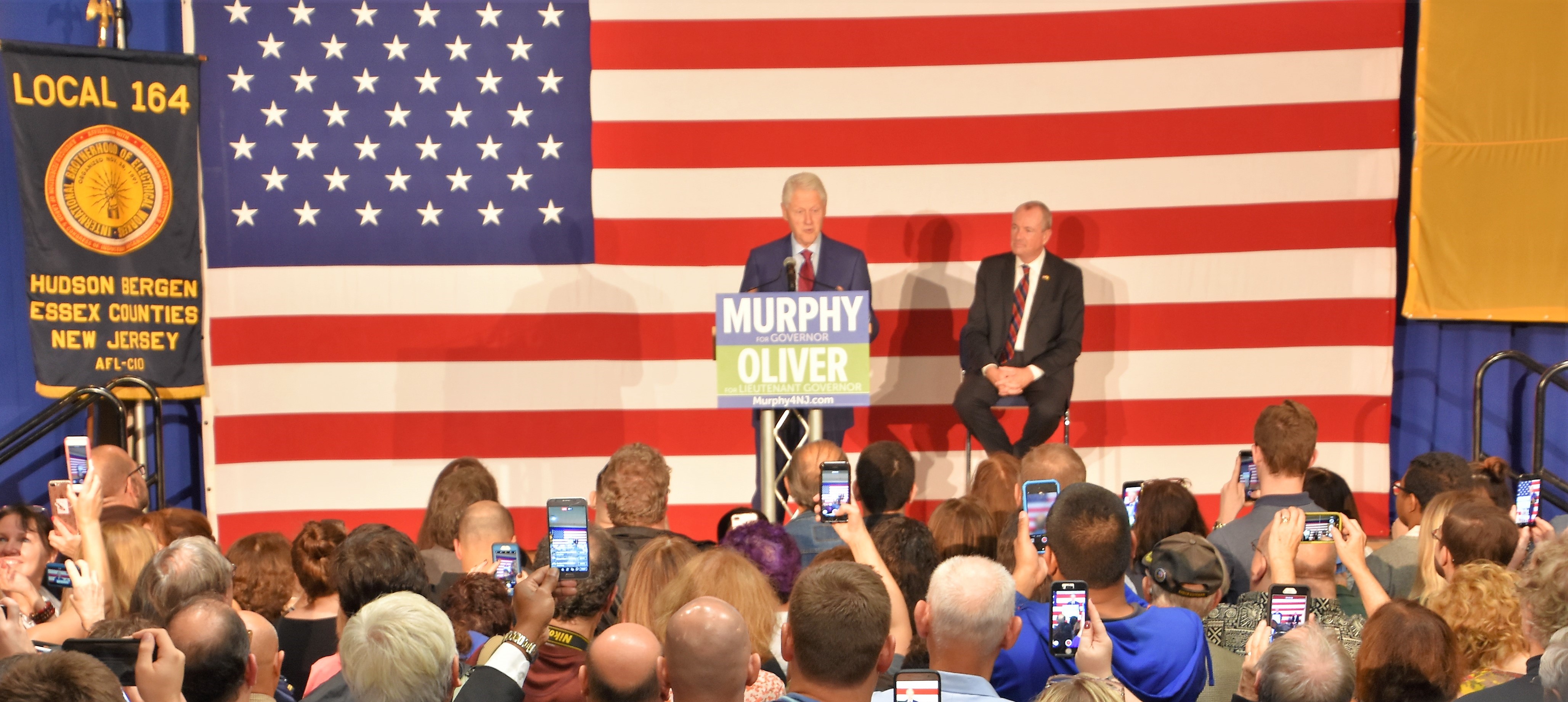 Photo Bill Clinton & Phil Murphy, Paramus 2017