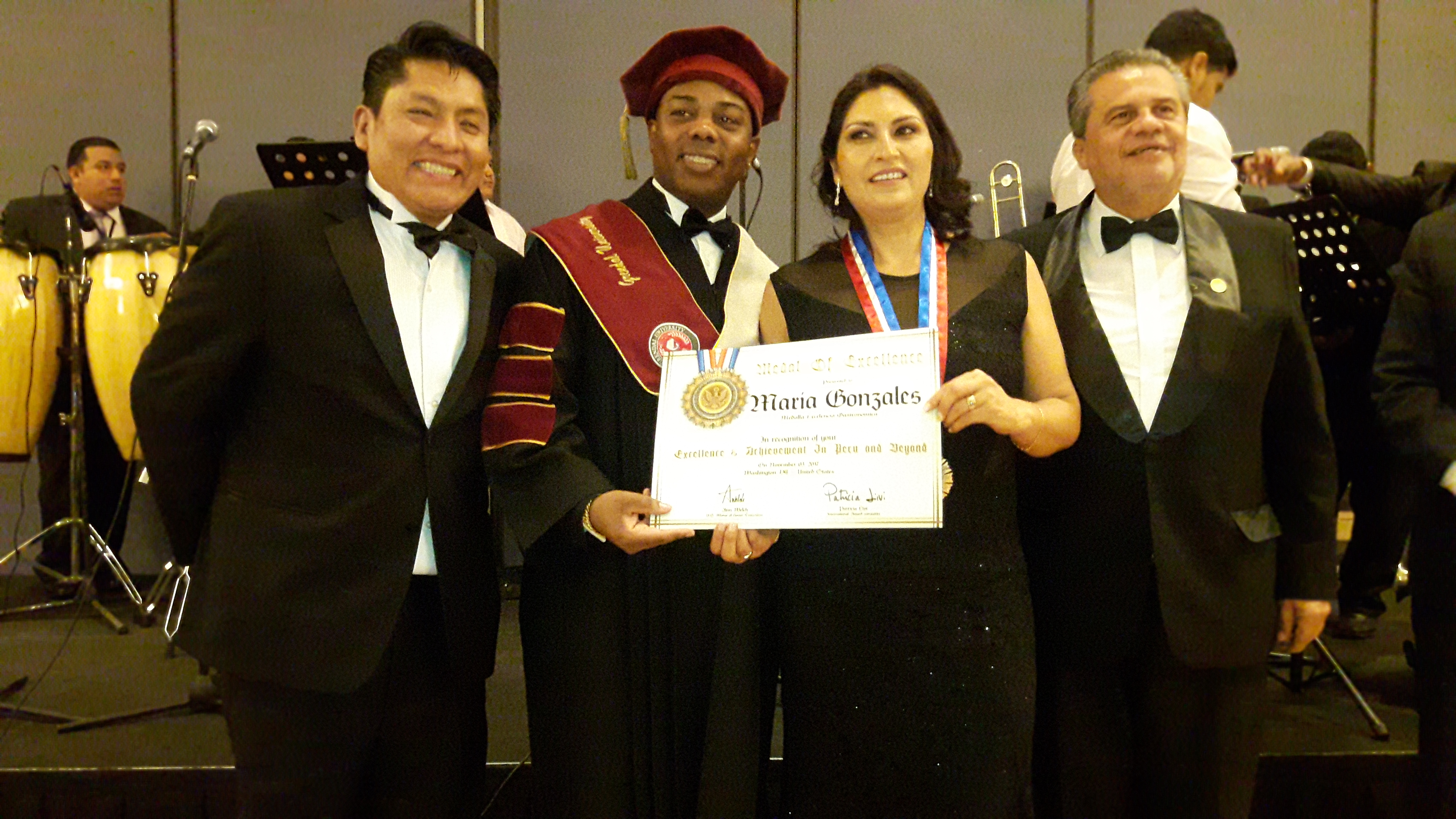 MARIA GONZALES PREMIADA