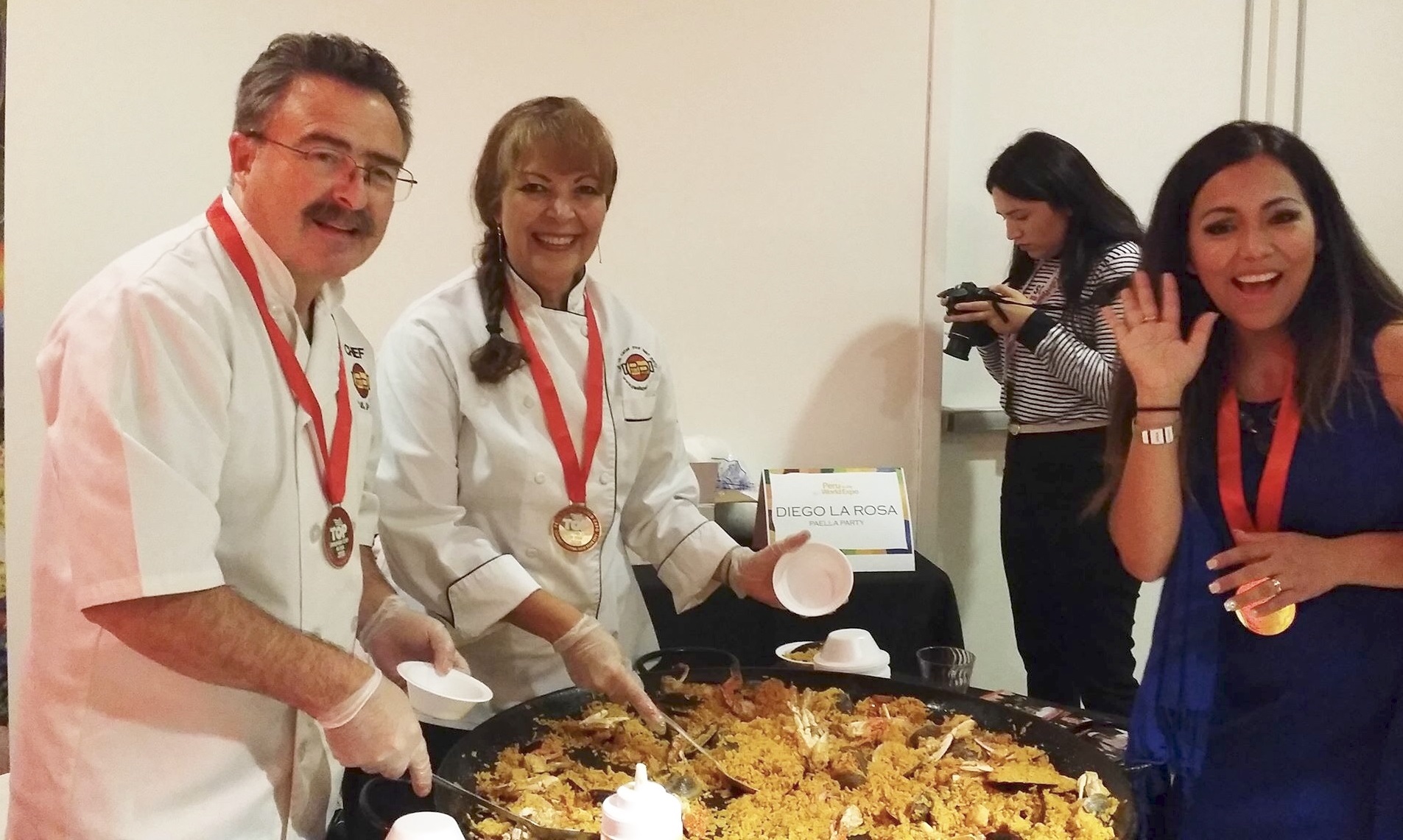 DIEGO Y MARIA DE LA ROSA DE PAELLA PARTY 2