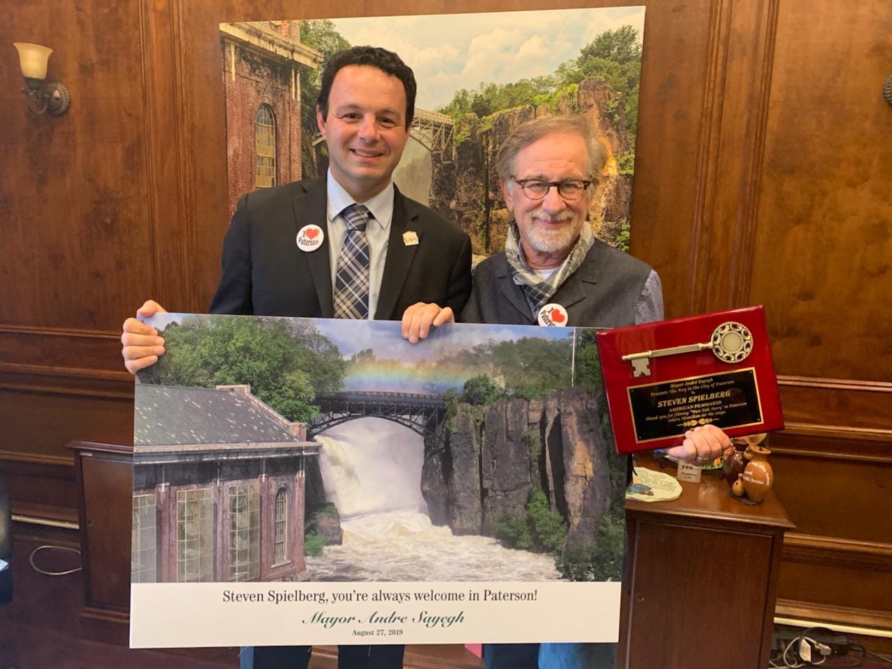 082719 ANDRE SAYEGH Y STEVEN SPIELBERG EN CITY HALL