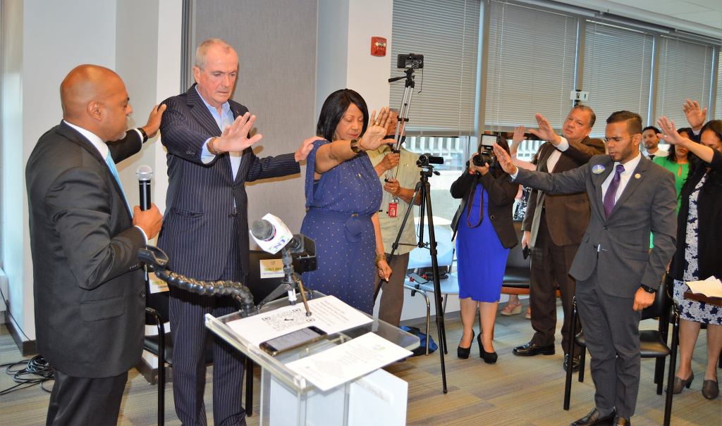 ► PASTORES Y MINISTROS LATINOS RESPALDAN REELECCIÓN DEL GOBERNADOR PHIL&nbsp;MURPHY