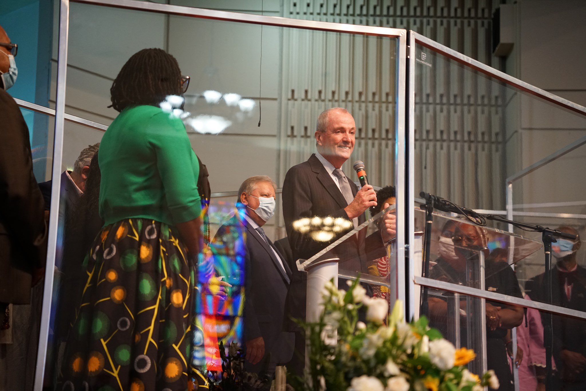 090121 01 MURPHY VISITA IGLESIAS HISPANAS