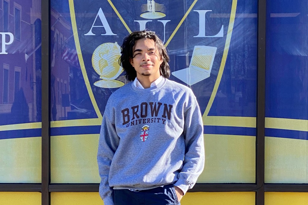 ► ESTUDIANTE HISPANO DE PERTH AMBOY RECIBE BECA DE 4 AÑOS PARA UNIVERSIDAD DE&nbsp;BROWN