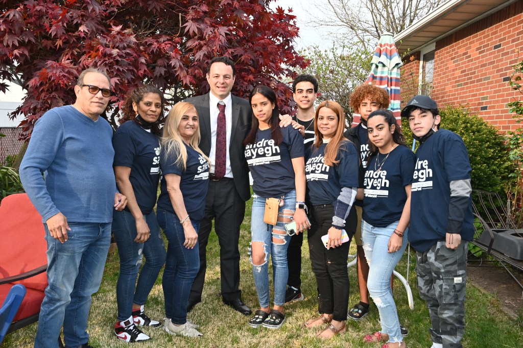 ► COMERCIANTES HISPANOS RESPALDAN REELECCIÓN DE ALCALDE DE PATERSON  