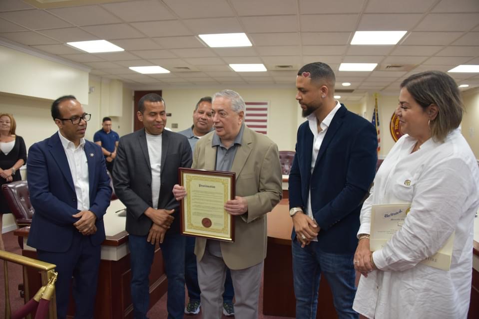 ►ALCALDE DE NORTH BERGEN NICK SACCO RECONOCE AL ACLAMADO DJ&nbsp;ADONI