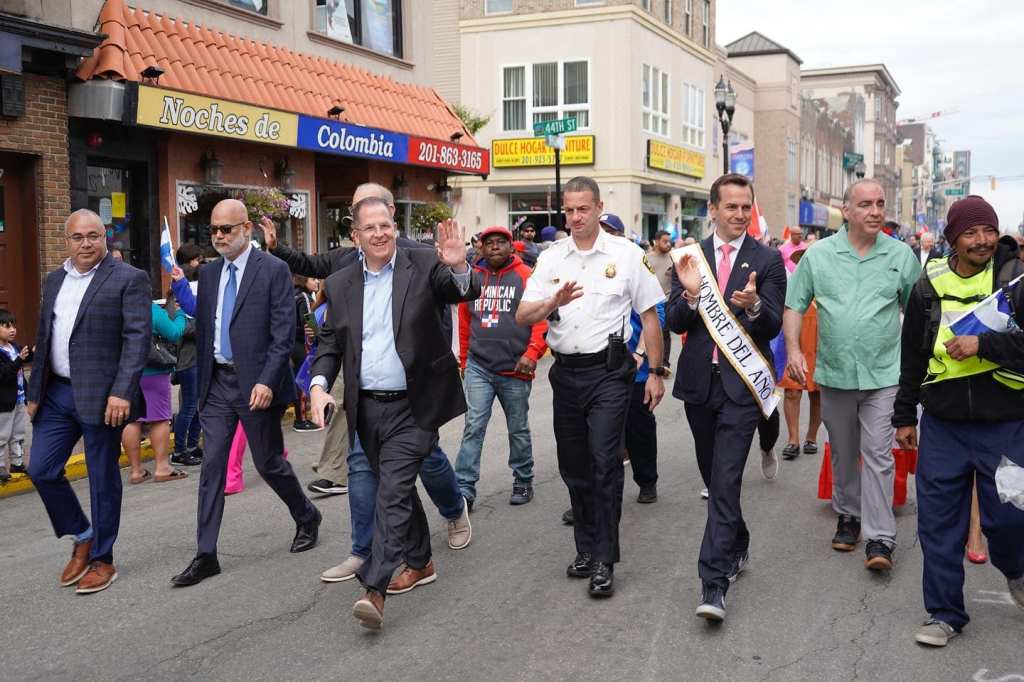 ► ROB MENENDEZ JR. “HOMBRE DEL AÑO” EN DESFILE HISPANO AMERICANO DE NJ&nbsp;2022