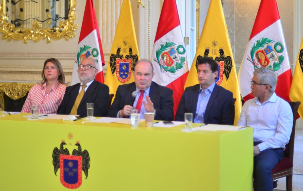 ► LÓPEZ ALIAGA DICE QUE RECIBE UN MUNICIPIO EN&nbsp;CRISIS
