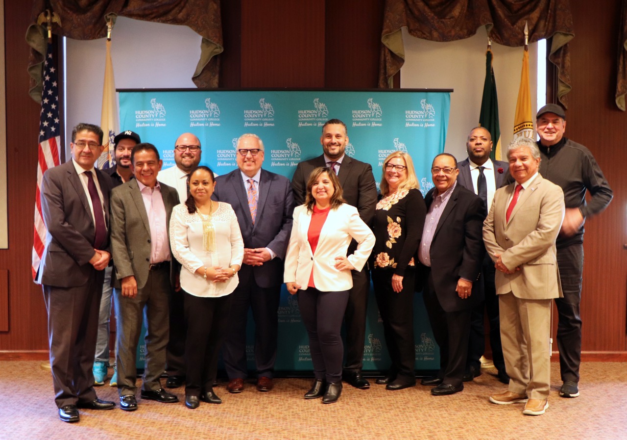 02 PERIODISTAS Y MIEMBROS HCCC