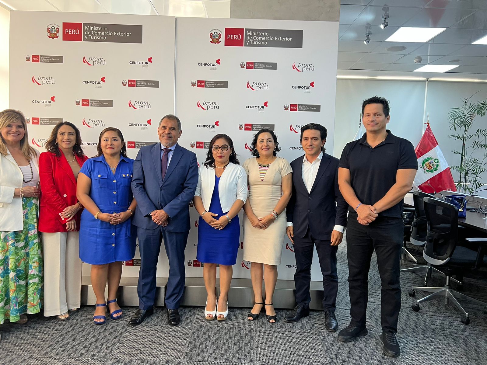 MINISTRO DE COMERCIO EXTERIOR