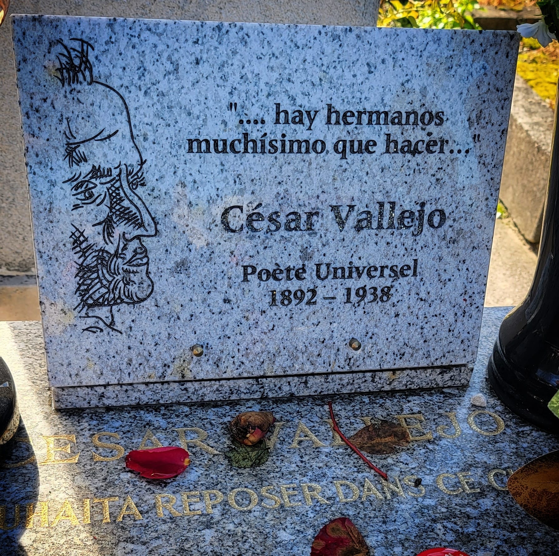 TUMBA DE VALLEJO EN PARIS BY NEIL VERA