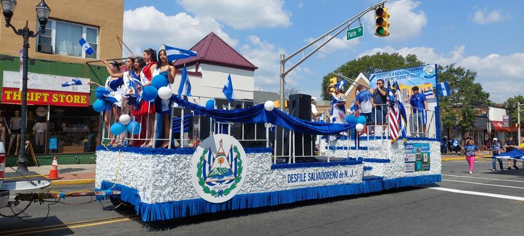 DESFILE SALVADOREÑO RECORRE  CUATRO CIUDADES DE NUEVA&nbsp;JERSEY