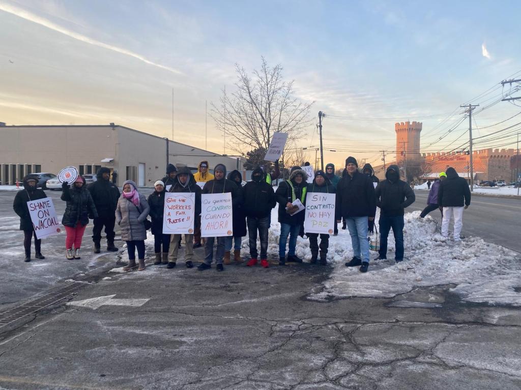 TRABAJADORES DE «WACOAL» PROTESTAN POR PRÁCTICAS LABORALES&nbsp;INJUSTAS