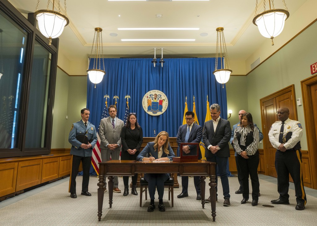 NUEVA JERSEY TOMA MEDIDAS PARA PROTEGER A SUS HABITANTES Y DEFENDER SUS DERECHOS CONSTITUCIONALES