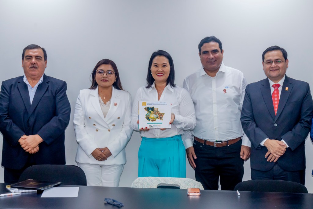GOBIERNOS REGIONALES SE REÚNEN CON LA PRESIDENTA ELECTA KEIKO FUJIMORI PARA PLANTEAR «AGENDA DE TRABAJO»