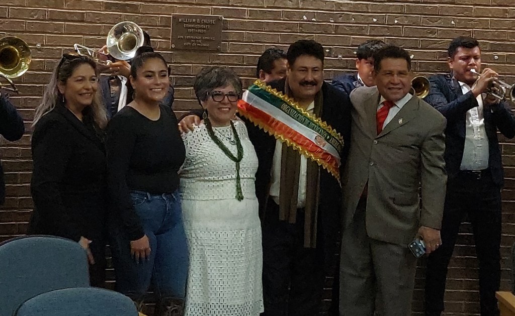 MEXICANOS IZAN SU BANDERA EN PASSAIC Y ANUNCIAN NUEVA DIRECTIVA DE&nbsp;«OMAU»