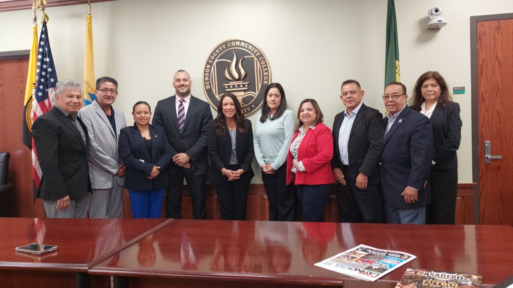 PRESIDENTA INTERINA DEL HUDSON COUNTY COMMUNITY COLLEGE SE REÚNE CON LA PRENSA HISPANA DE NUEVA JERSEY